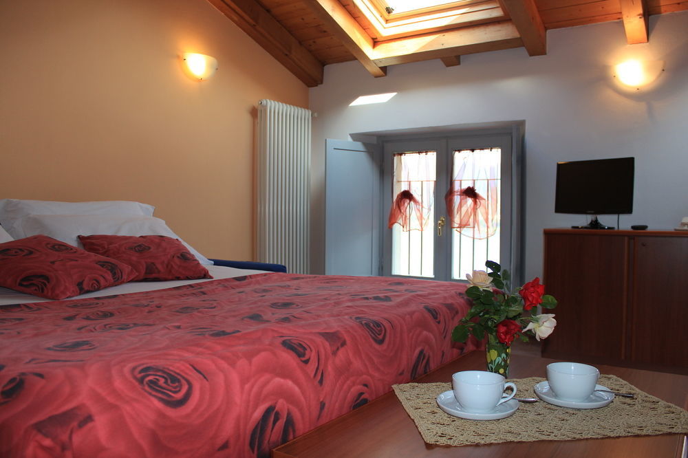 Residence Celeste Mezzegra Екстер'єр фото