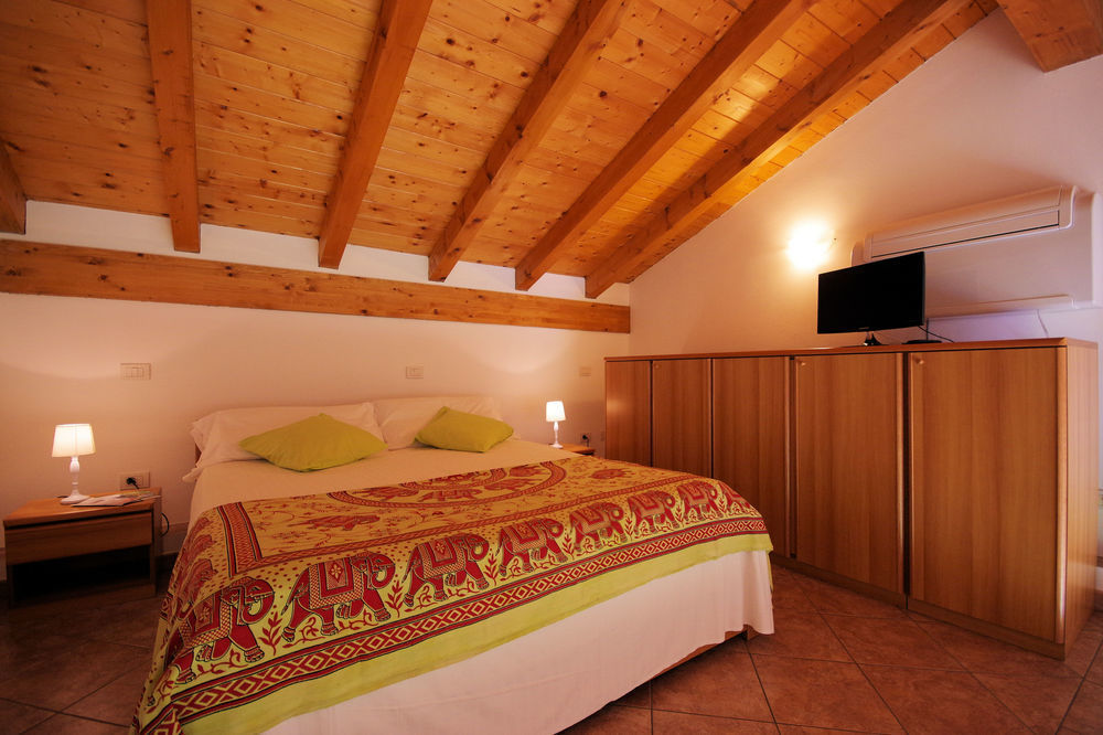 Residence Celeste Mezzegra Екстер'єр фото